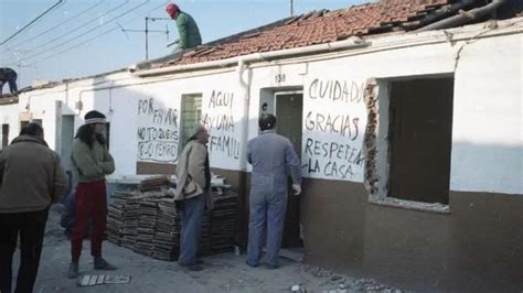 Un Barrio Saliendo Del Barro La Oda De Santiago A Las Casas Bajas De