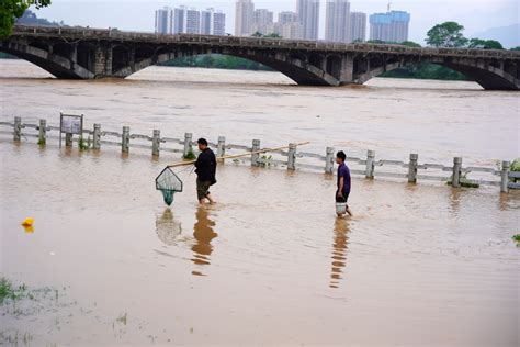 南方大部降雨降温 华南沿海仍有强降雨