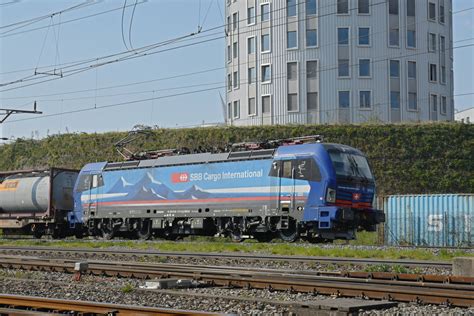 Siemens Vectron Durchf Hrt Den Bahnhof Pratteln Bahnbilder De