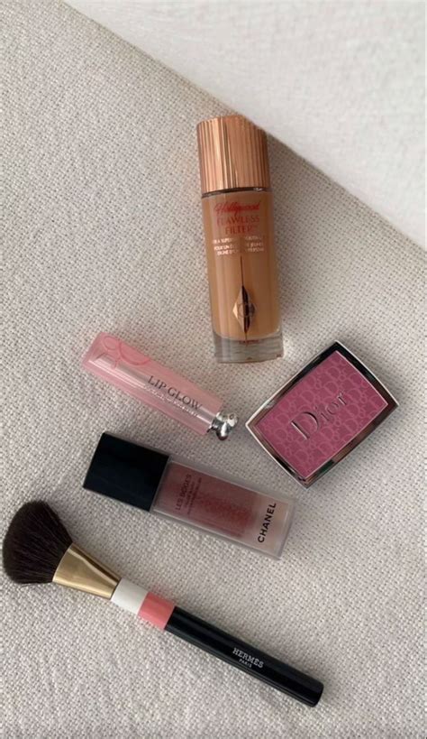 Pin By Angelina Suzuya On Makeup Makeup Items Makeup Collection