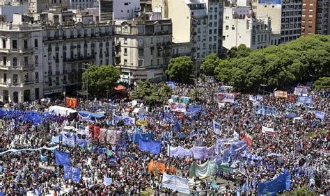 Miles Protestan En Argentina Contra El Hambre Y Los Tarifazos