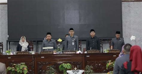 Rapat Paripurna Dalam Acara Penyampaian Laporan Reses Dprd Kabupaten