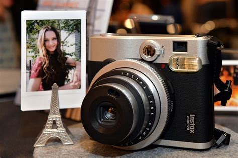 Shake It Like A Polaroid: Fujifilm Eyes Instant Gratification - Japan Real Time - WSJ