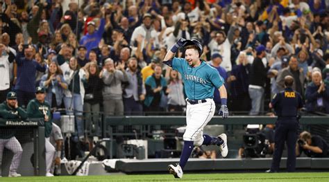 Mariners Broadcasters’ Amazing Walk-Off Home Run Calls Going Viral ...