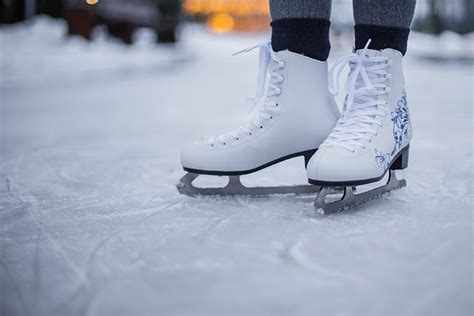 9 Best Ice Skating Rinks in Rhode Island!