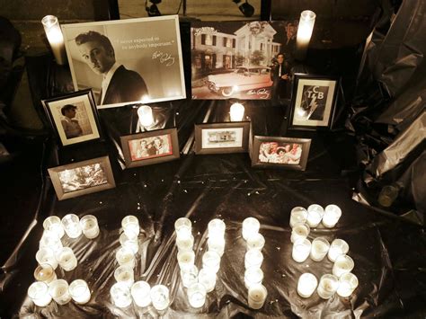 Elvis Presley candlelight vigil at Graceland - CBS News