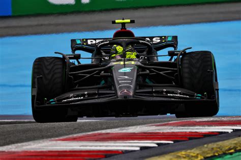 Formula Mercedes A Silverstone Con Una Nuova Ala Anteriore