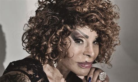 Elza Soares Faz Show No Theatro S O Pedro Jornal No Palco