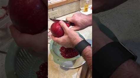 1 Way To Open A Pomegranate Simple Quick And Easy Youtube