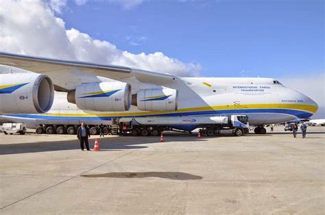 L Antonov An 225 Le Plus Gros Avion Au Monde En Escale Technique En