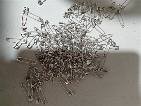 Silver Steel Safety Pins Quantity Per Pack 1000 Pieces Per Pack 0