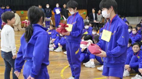 心を通わせた「卒業を祝う会」｜高岡市立能町小学校