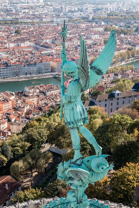 Lyon L Archange Michel Avec La Ville Ses Pieds Statues Eglise