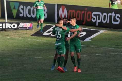 Chapecoense bate o Confiança e conquista título simbólico do turno da