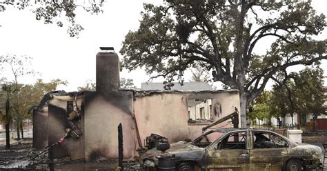 Two California Wildfires Destroy More Than 1 000 Homes