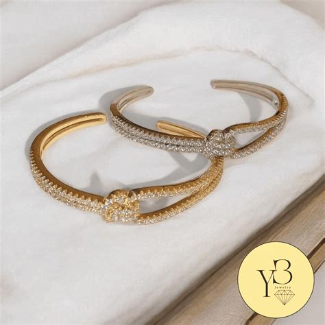 finding a couple on the knot