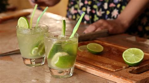 Como Fazer Caipirinha De Lim O Drinklandia Bartenders