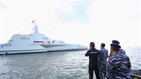 Kri Golok Kapal Perang Siluman Buatan Banyuwangi Yang Diluncurkan