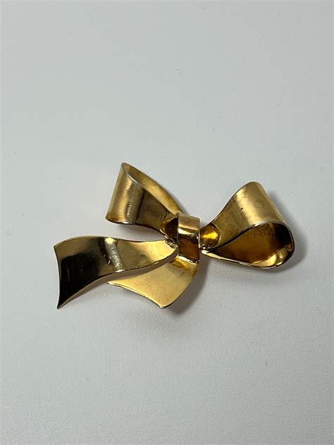 Vintage Brooch Gold Plated Gem