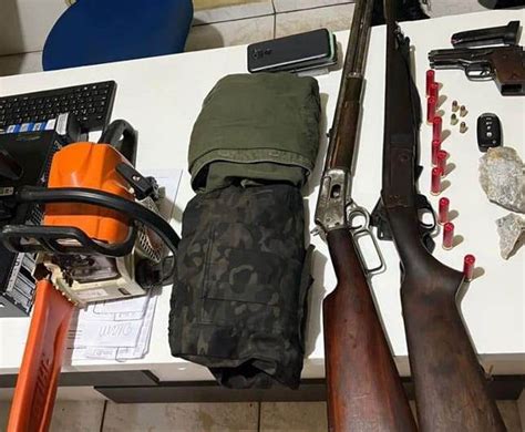 Trio Preso Armas De Fogo Muni Es Maconha E Pedras De Min Rio