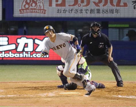 8回1死二、三塁、小林は左前2点適時打を放つ（撮影・沢田 明徳） ― スポニチ Sponichi Annex 野球