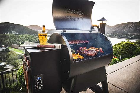 Pellet grills with the best smoke flavor: these produce enough smoke!