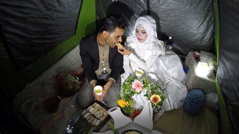 Young Syrian Couple Marry Inside Refugee Camp In Idomeni Greece Photos