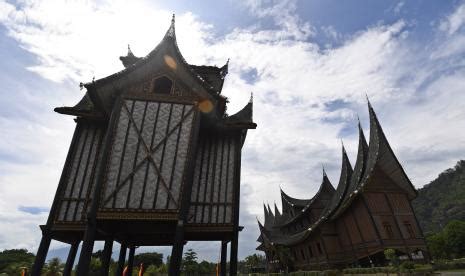 Wisata Budaya Minangkabau Istana Pagaruyung Republika Online