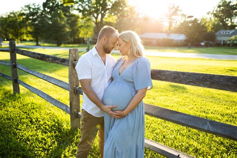 Pregnancy Couple Photo Shoot Ideas