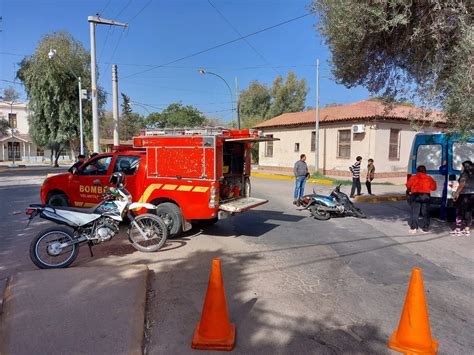 Una Mujer Con Heridas Tras Fuerte Choque Entre Dos Motocicletas Nueva