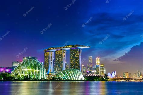 Premium Photo | Marina bay sands Singapore city skyline