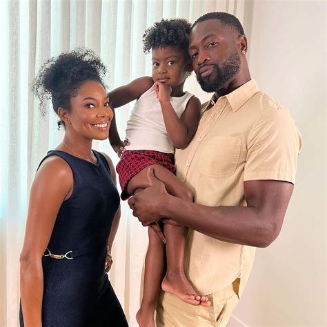 Gabrielle Union Poses Naked Unafraid In Makeup Chair