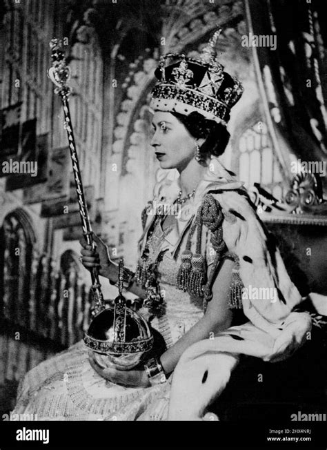 Queen Elizabeth Ii By Cecil Beaton Hi Res Stock Photography And Images