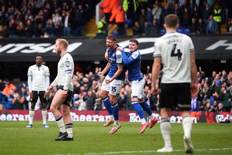 El Ipswich Town de Jeremy Sarmiento goleó y se ilusiona con el ascenso