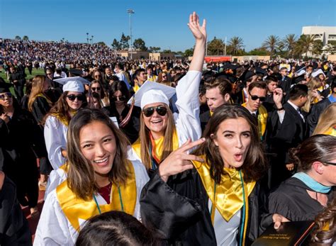 Huntington Beach High School Graduation 2017 – Orange County Register