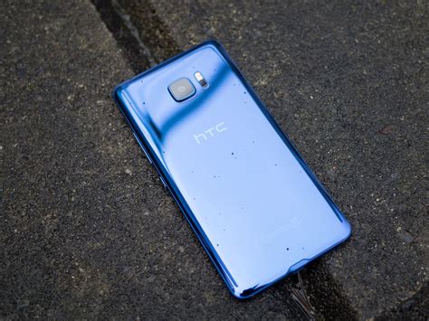 Htc U Ultra Review A Beautiful Group Of Questionable Decisions