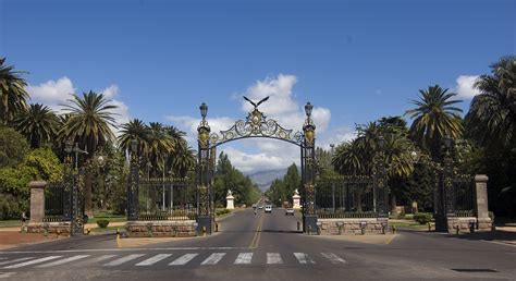 9 PAISAJE URBANO Portones Parque Prensa Gobierno De Mendoza