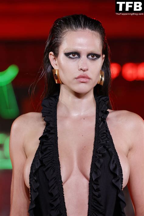 Amelia Gray Hamlin Displays Her Sexy Tits During The “fortune City” Runway Show In La 6 Photos