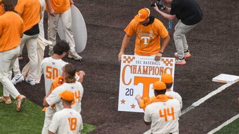 Tennessee Vols maintain top spot in baseball polls as postseason play ...