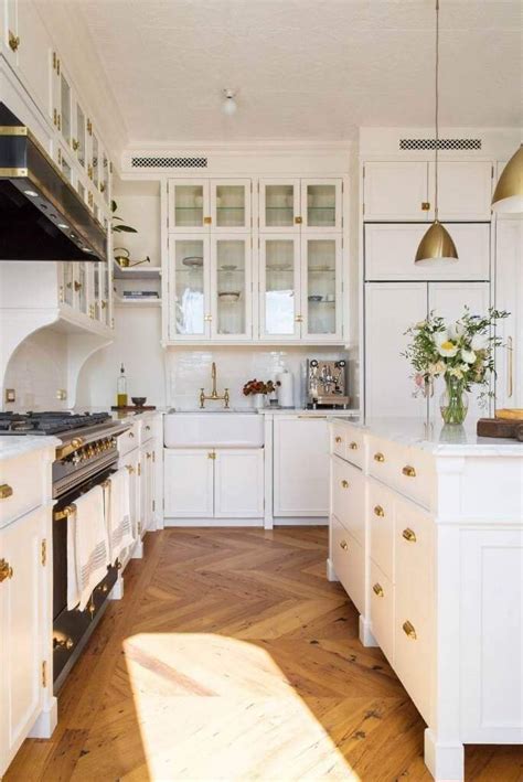 Elegant White And Gold Kitchen Interior Style