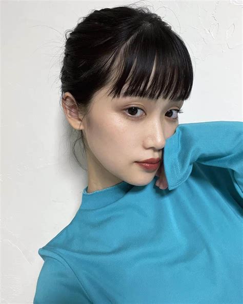 金澤葵さんのインスタグラム写真 金澤葵instagram 「 カラコンが逆に違和感を感じております🌱 最近は裸眼 クリアコンタクト