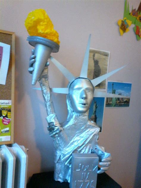 Statue De La Liberté En Papier Mâché Finalisée Statue De La Liberté