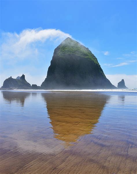 Haystack Rock Cannon Beach OR OC 4000 5075 R EarthPorn