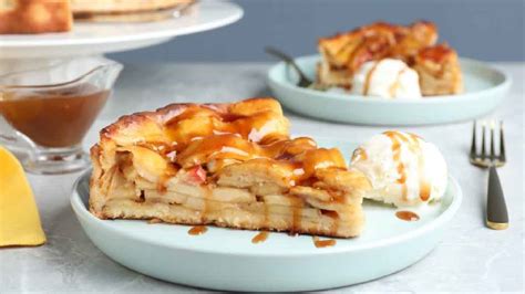 Tarte étagée aux pommes et à la crème anglaise un dessert invitant et