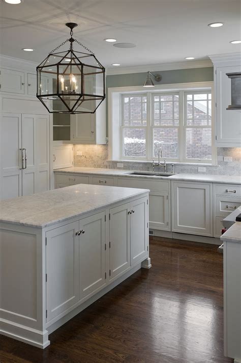 30 Spectacular White Kitchens With Dark Wood Floors | NEW Decorating Ideas