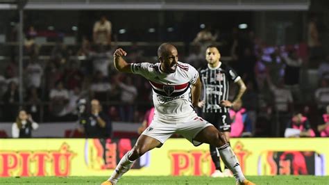 Morumbi lotado São Paulo faz 2 a 0 no Corinthians e avança à final