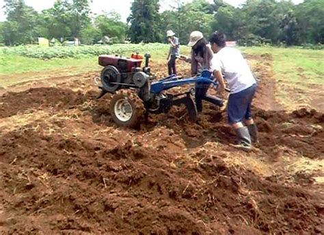 Kajian Kinerja Tarik Traktor Tangan Dengan Menggunakan Bahan Bakar