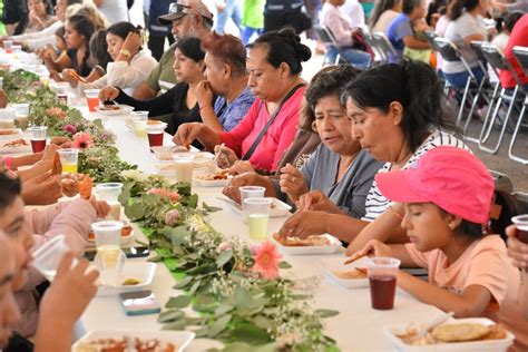 VISITANTES A LA FIESTA DE LA ENCHILADA POTOSINA IMPRESIONADOS POR EL