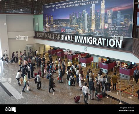 singapore airport immigration lineup Stock Photo - Alamy