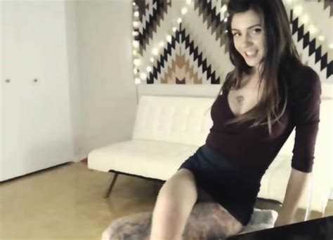Tattooed Brunette Fingering And Squirting